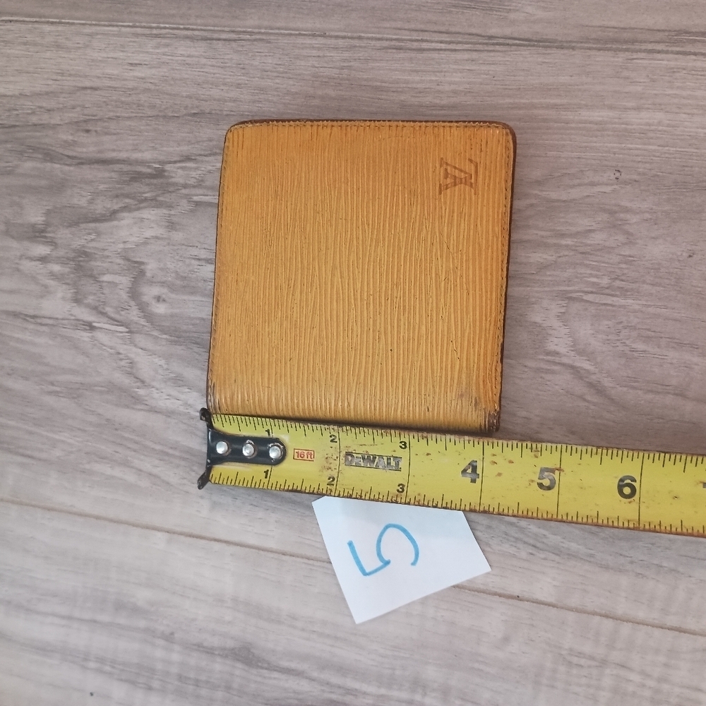 LOUIS VUITTON Epi Bifold  Wallet Marco  Yellow - Picture 8 of 8
